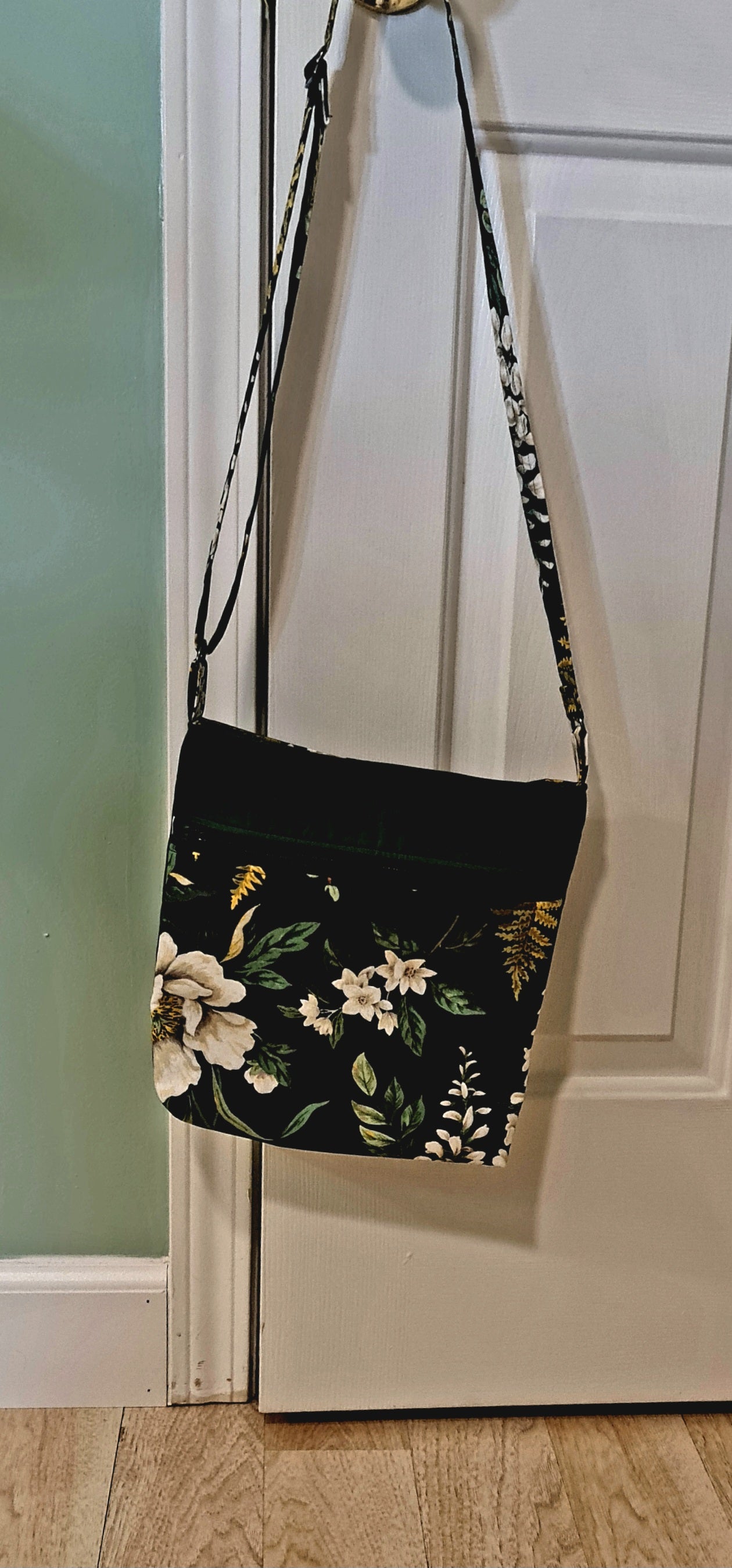 Crossbody bag-hunter green floral